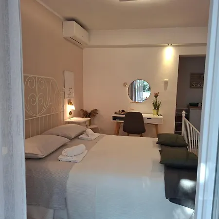 Enna Bedroom With Private Balcony בית הארחה