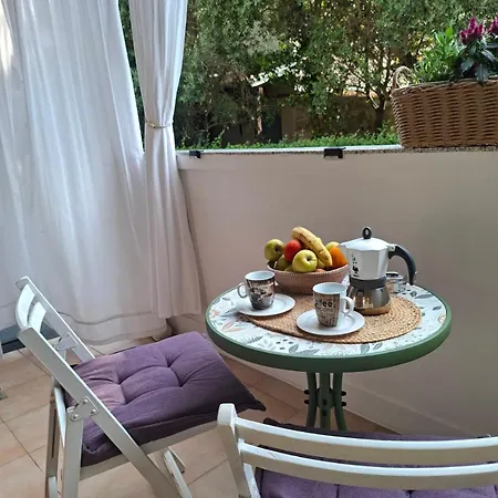 Enna Bedroom With Private Balcony 게스트하우스
