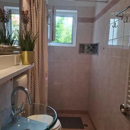 Enna Bedroom With Private Balcony 게스트하우스