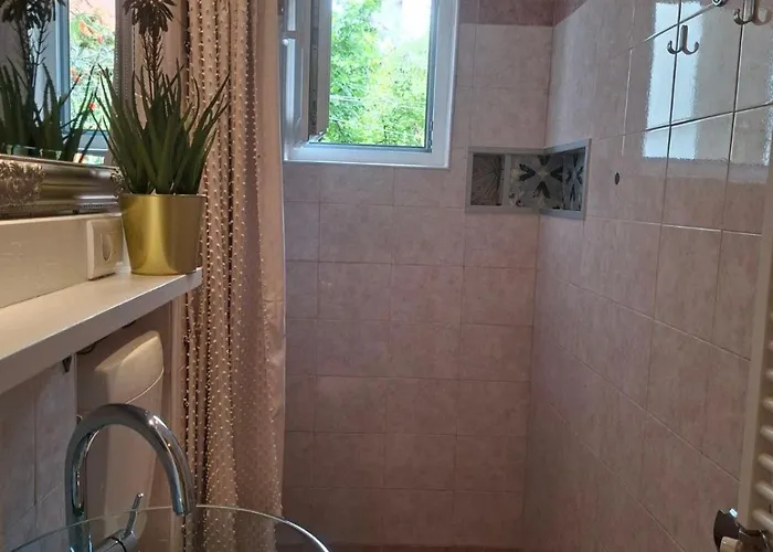 Enna Bedroom With Private Balcony بيت ضيافة