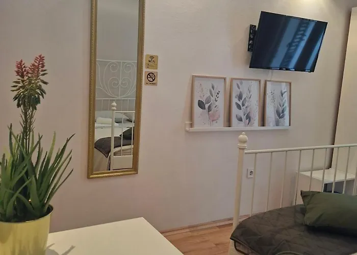 بيت ضيافة Enna Bedroom With Private Balcony