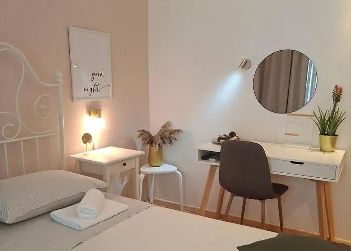 Enna Bedroom With Private Balcony Gostinjska kuća 3*